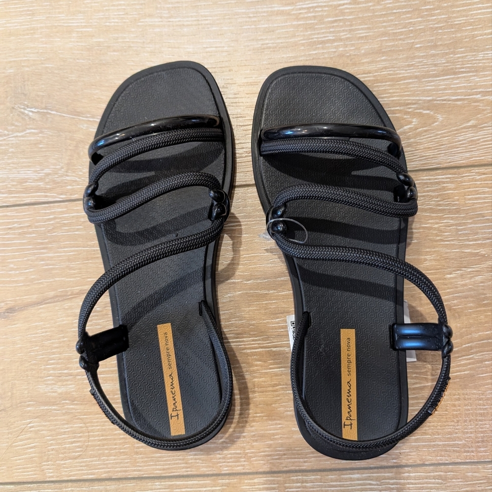 NWT IPANEMA Women's Black Sandals